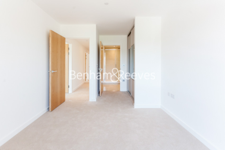 4 bedrooms flat to rent in Thonrey Close, Colindale, NW9-image 7
