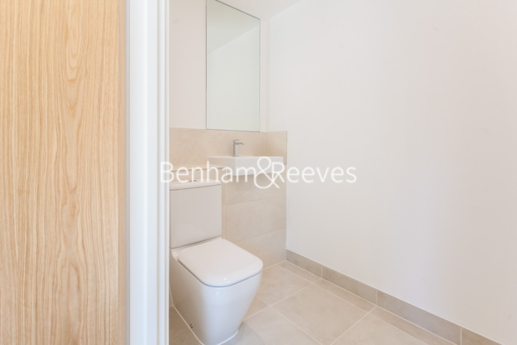 4 bedrooms flat to rent in Thonrey Close, Colindale, NW9-image 8