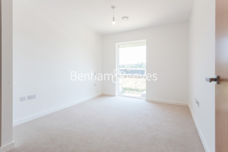 4 bedrooms flat to rent in Thonrey Close, Colindale, NW9-image 10
