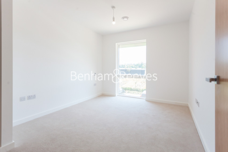 4  bedrooms flat to rent in Thonrey Close, Colindale, NW9-image 10
