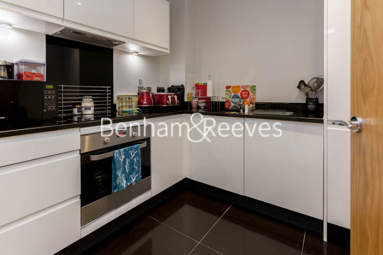 1  bedroom flat to rent in Observer Close, Colindale, NW9-image 2