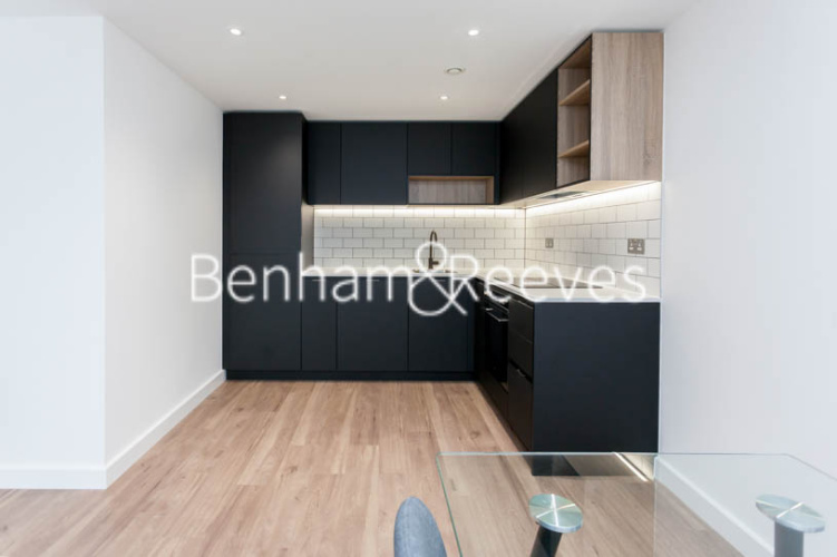 1 bedroom flat to rent in Beaufort Square, Colindale, NW9-image 2