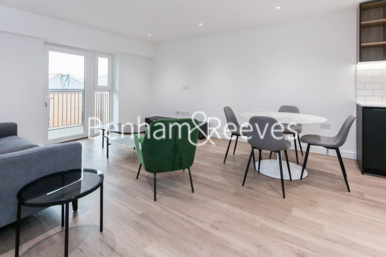 1  bedroom flat to rent in Beaufort Square, Colindale, NW9-image 1