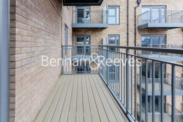 1 bedroom(s) flat to rent in Beaufort Square, Colindale, NW9-image 5