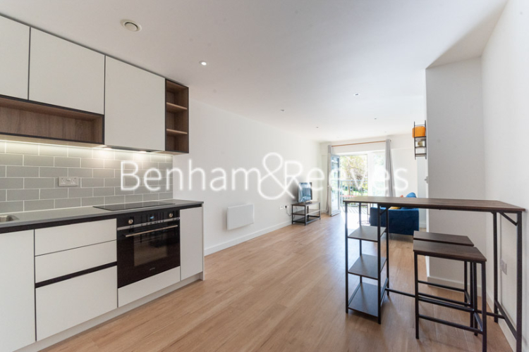 Studio flat to rent in Beaufort Square, Colindale, NW9-image 7