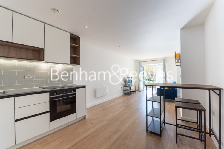 Studio flat to rent in Beaufort Square, Colindale, NW9-image 7