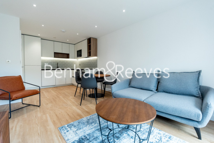 1  bedroom flat to rent in Fairbank House, Beaufort Square, NW9-image 1