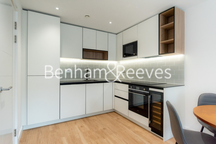 1  bedroom flat to rent in Fairbank House, Beaufort Square, NW9-image 2