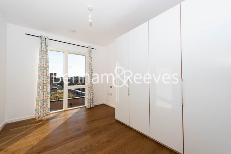 3  bedrooms flat to rent in Lismore Boulevard, Colindale, NW9-image 9