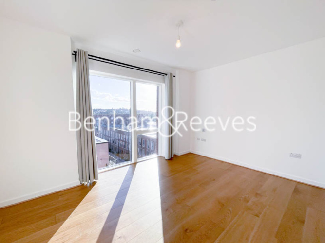 3 bedrooms flat to rent in Lismore Boulevard, Colindale, NW9-image 13