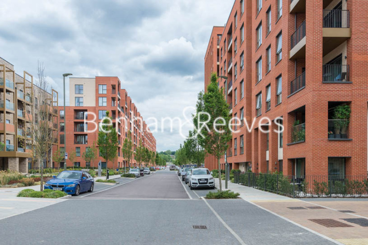 3 bedrooms flat to rent in Lismore Boulevard, Colindale, NW9-image 17