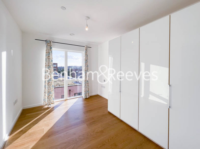 3 bedrooms flat to rent in Lismore Boulevard, Colindale, NW9-image 18