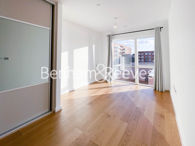 3  bedrooms flat to rent in Lismore Boulevard, Colindale, NW9-image 19