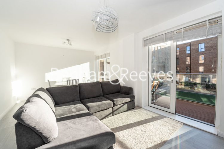 2 bedroom(s) flat to rent in Trobridge Parade, Colindale, NW9-image 1