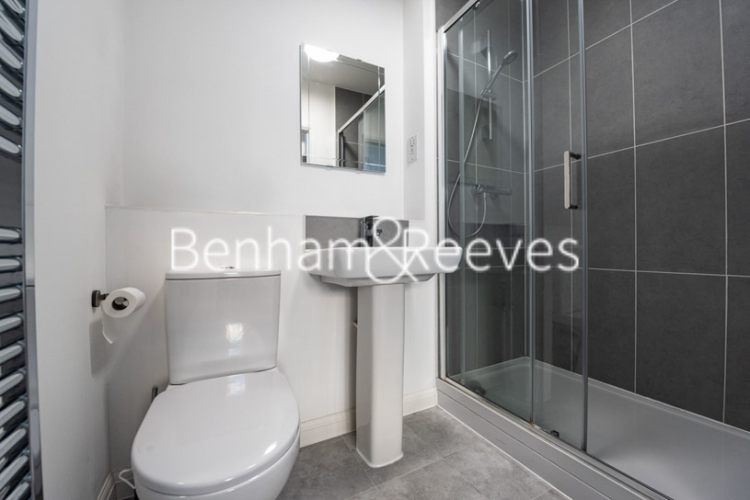 2 bedroom(s) flat to rent in Trobridge Parade, Colindale, NW9-image 9