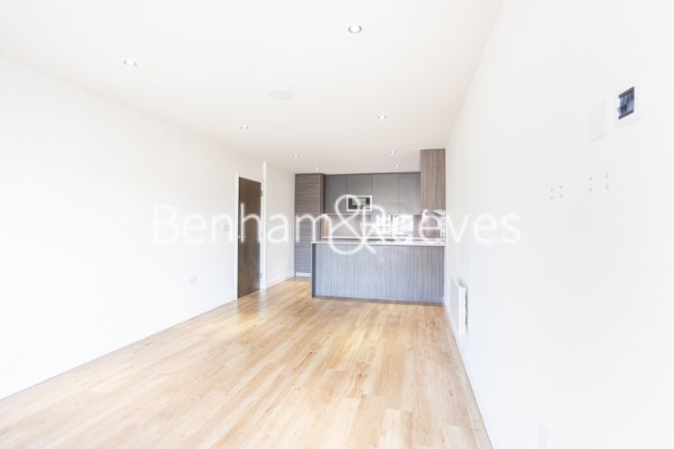 2  bedrooms flat to rent in East Drive, Colindale, NW9-image 1