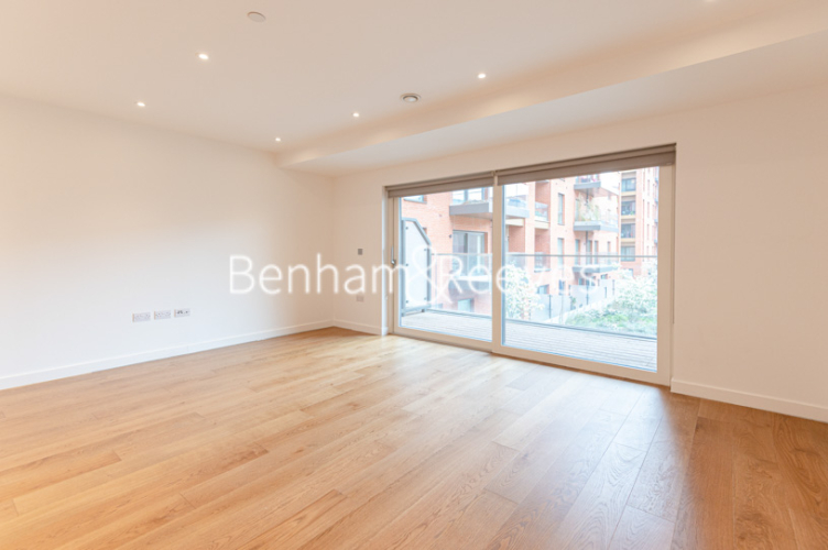 3 bedrooms flat to rent in Lismore Boulevard, Colindale Gardens, NW9-image 1