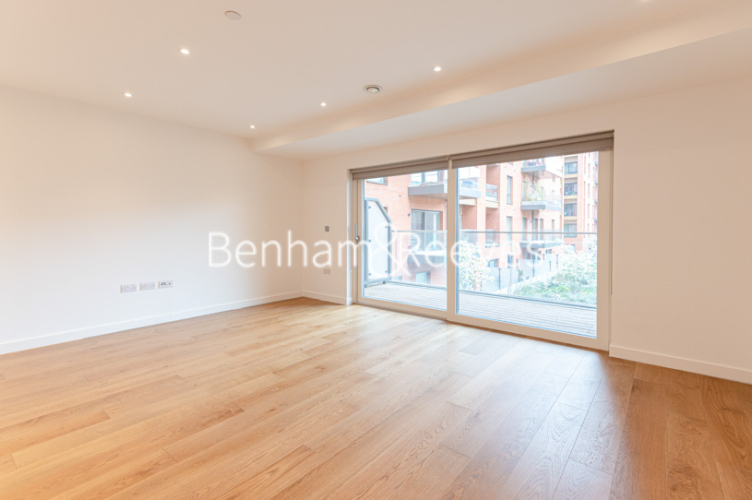 3  bedrooms flat to rent in Lismore Boulevard, Colindale Gardens, NW9-image 1