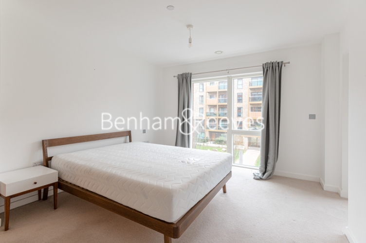 3 bedrooms flat to rent in Lismore Boulevard, Colindale Gardens, NW9-image 3