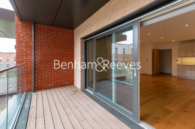 3  bedrooms flat to rent in Lismore Boulevard, Colindale Gardens, NW9-image 5