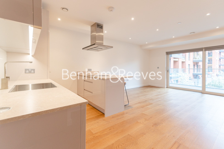 3 bedrooms flat to rent in Lismore Boulevard, Colindale Gardens, NW9-image 6
