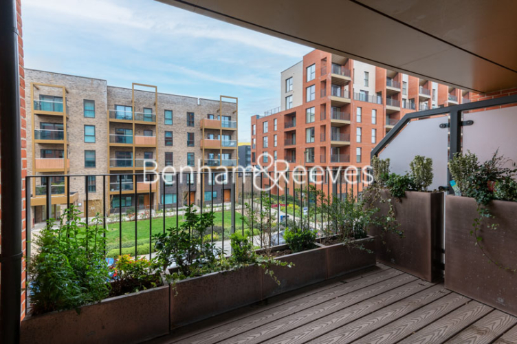 3 bedrooms flat to rent in Lismore Boulevard, Colindale Gardens, NW9-image 10