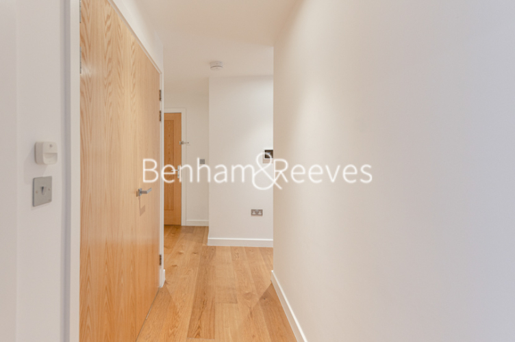 3 bedrooms flat to rent in Lismore Boulevard, Colindale Gardens, NW9-image 13