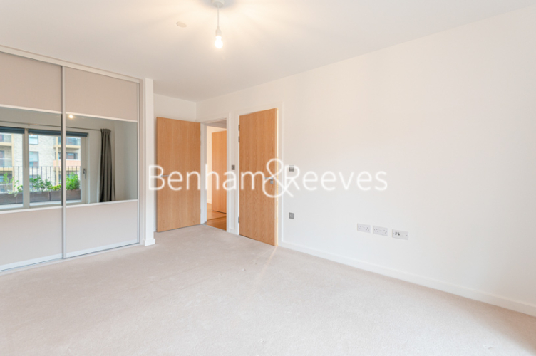 3 bedrooms flat to rent in Lismore Boulevard, Colindale Gardens, NW9-image 16