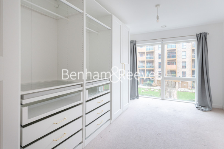 3 bedrooms flat to rent in Lismore Boulevard, Colindale Gardens, NW9-image 17