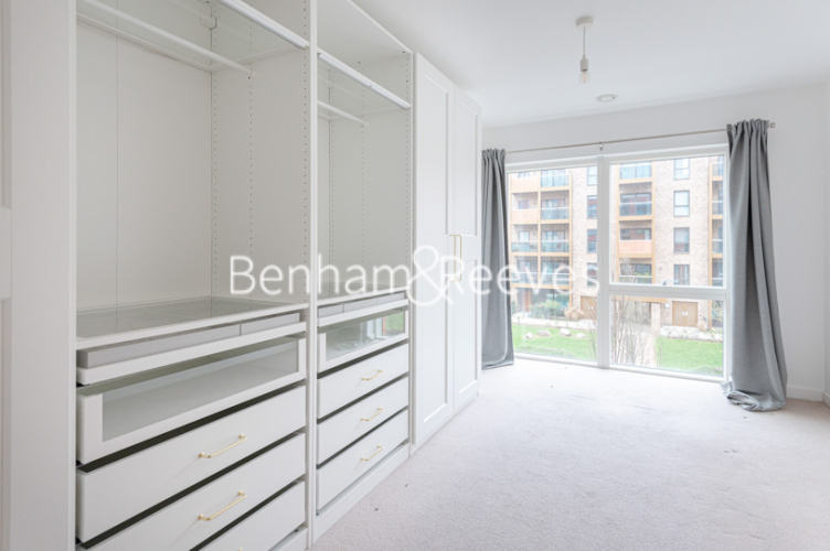3  bedrooms flat to rent in Lismore Boulevard, Colindale Gardens, NW9-image 17