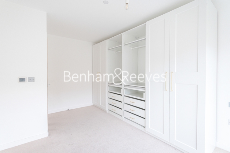 3  bedrooms flat to rent in Lismore Boulevard, Colindale Gardens, NW9-image 18