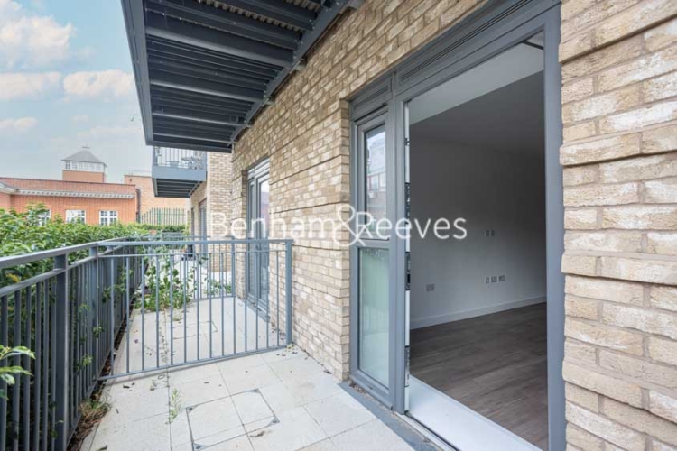 Studio flat to rent in Beaufort Square, Colindale, NW9-image 5