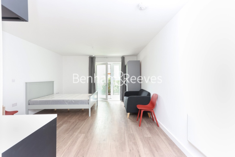 Studio flat to rent in Beaufort Square, Colindale, NW9-image 9
