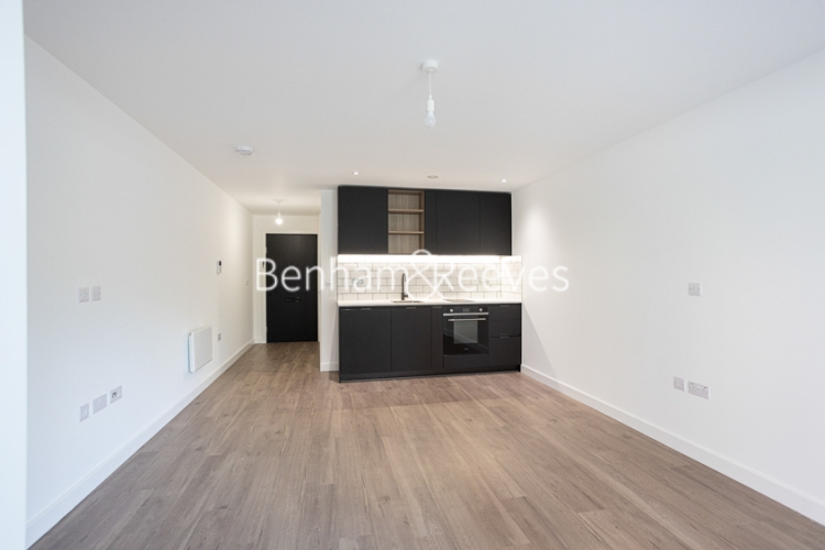 Studio flat to rent in Beaufort Square, Colindale, NW9-image 10