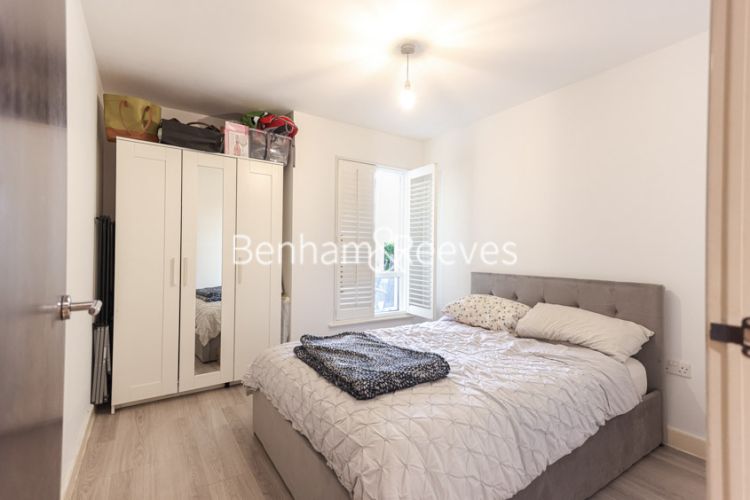 2 bedrooms flat to rent in Aerodrome Road, Beaufort Park, NW9-image 3
