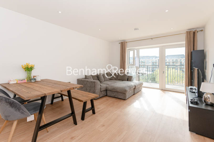 3  bedrooms flat to rent in Beaufort Square, Colindale, NW9-image 1