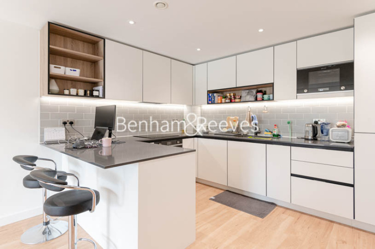 3 bedrooms flat to rent in Beaufort Square, Colindale, NW9-image 2