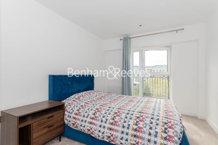 3  bedrooms flat to rent in Beaufort Square, Colindale, NW9-image 3