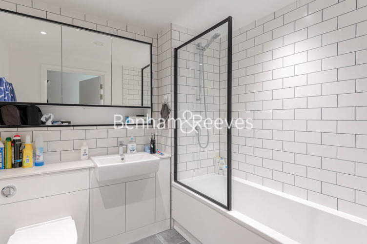 3  bedrooms flat to rent in Beaufort Square, Colindale, NW9-image 4