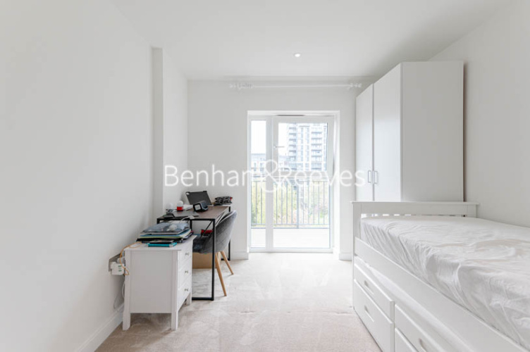 3  bedrooms flat to rent in Beaufort Square, Colindale, NW9-image 11