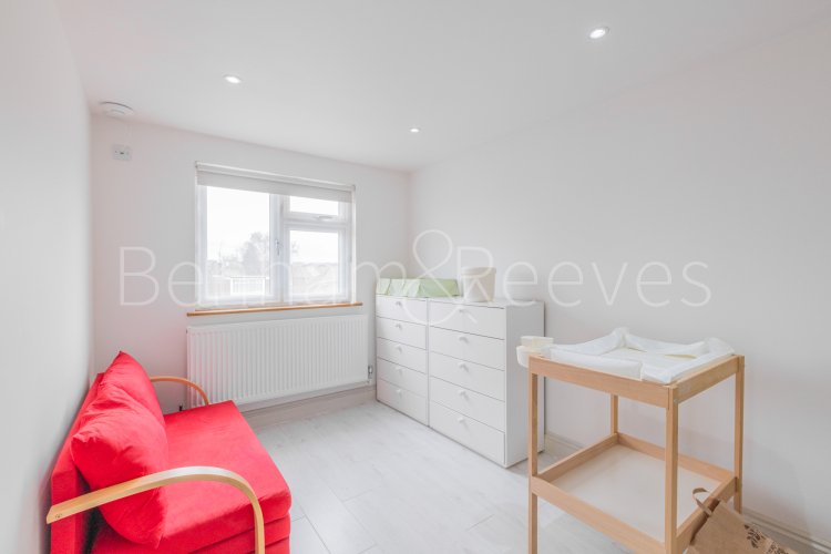 3 bedrooms flat to rent in Colin Park Road, Beaufort Park, NW9-image 10