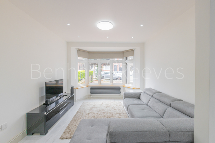 3 bedrooms flat to rent in Colin Park Road, Beaufort Park, NW9-image 13