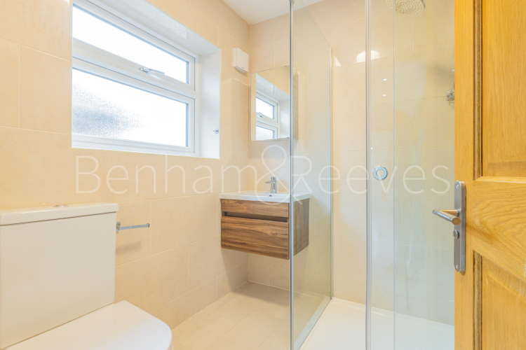3 bedrooms flat to rent in Colin Park Road, Beaufort Park, NW9-image 17