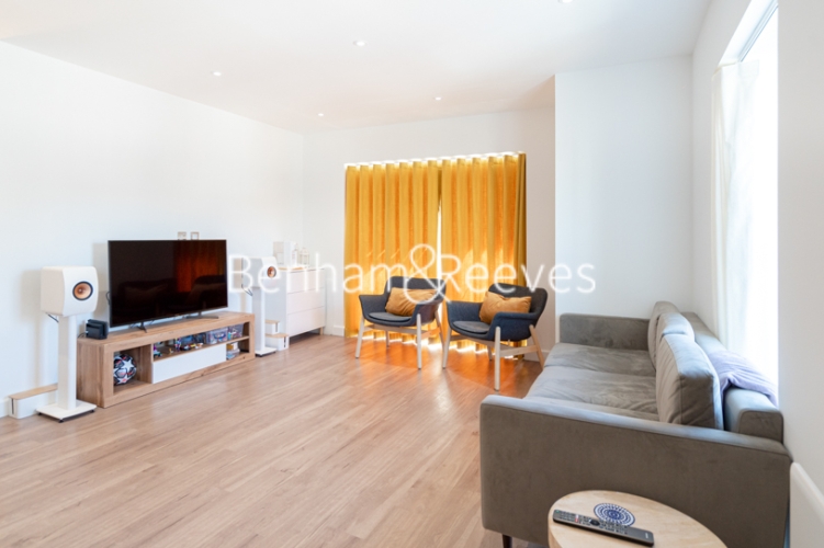 3 bedrooms flat to rent in East Drive, Beaufort Park, NW9-image 7