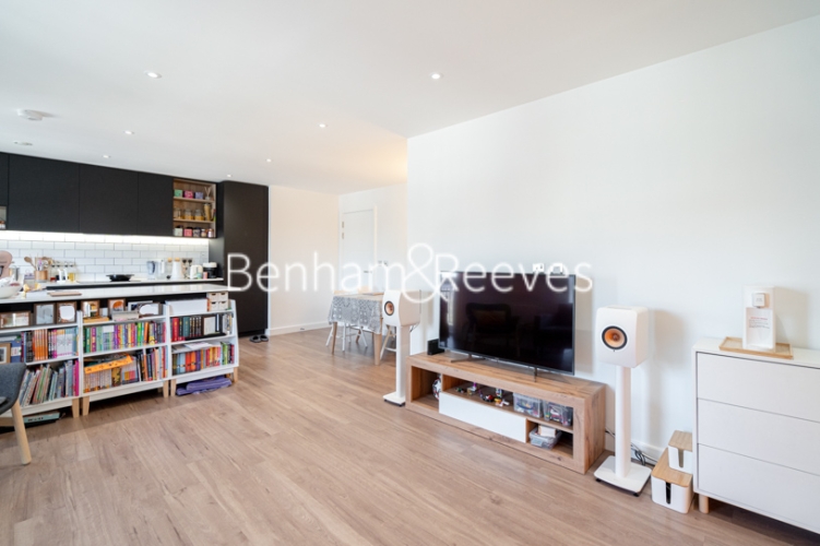 3 bedrooms flat to rent in East Drive, Beaufort Park, NW9-image 15