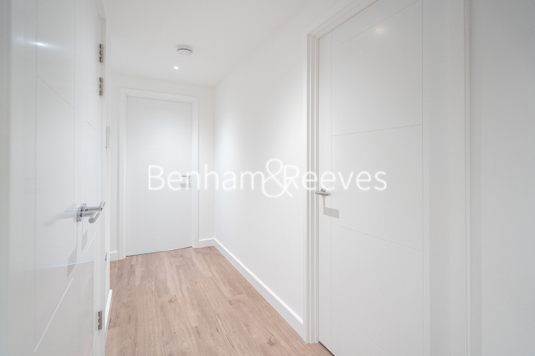 3 bedrooms flat to rent in East Drive, Beaufort Park, NW9-image 19