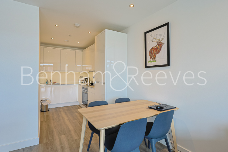 2  bedrooms flat to rent in Colindale Gardens, Beaufort Park, NW9-image 3