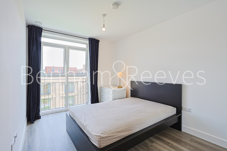 2  bedrooms flat to rent in Colindale Gardens, Beaufort Park, NW9-image 4