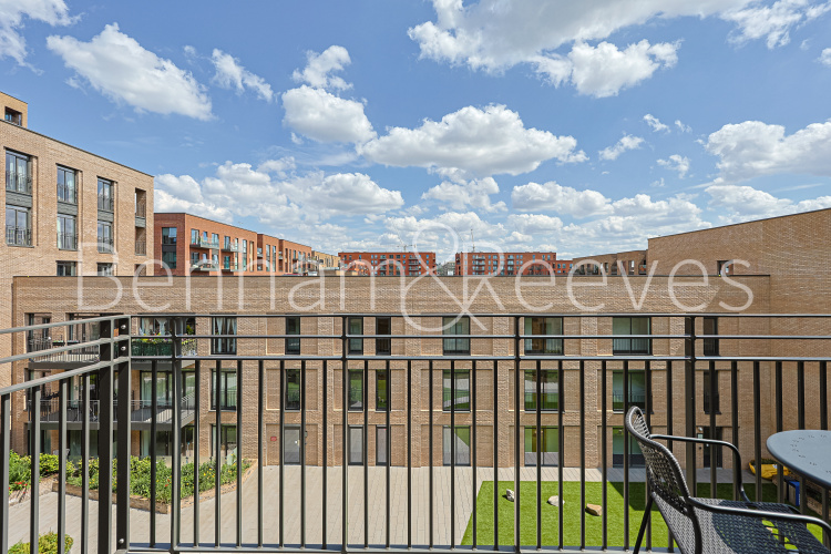 2  bedrooms flat to rent in Colindale Gardens, Beaufort Park, NW9-image 6