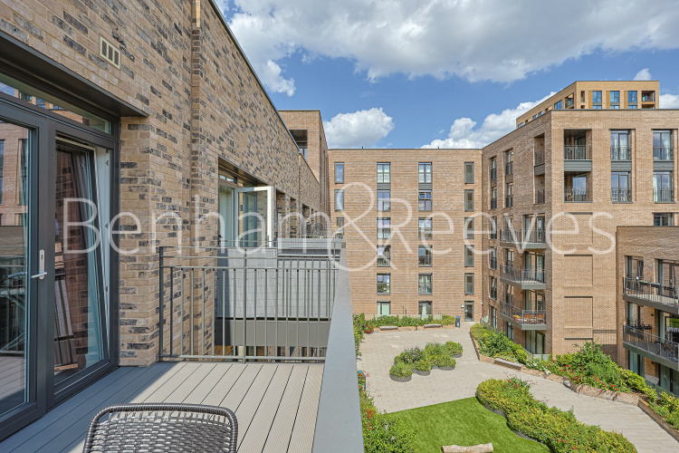 2  bedrooms flat to rent in Colindale Gardens, Beaufort Park, NW9-image 7